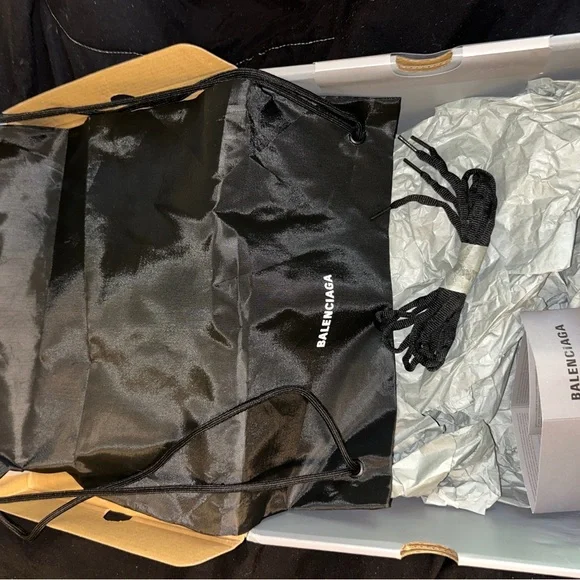 Balenciaga Grey Box - Picture 3 of 8